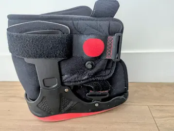 Botte de maintien pied cassé