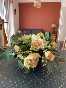 déco table fausses fleurs