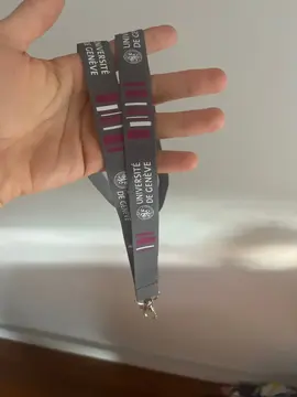 porte clef/carte à porter autour du coup université de Genève