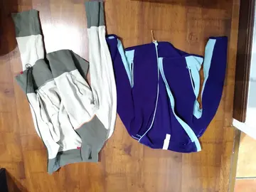 Gilets Decathlon et Esprit taille 10 ans