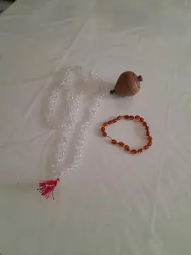 Lot collier, bracelet. toupie.