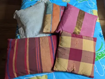5 COUSSINS