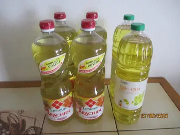 6 bouteilles d'huile et 4 kg de sucre semoule