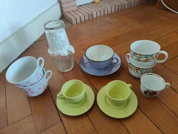 divers tasses