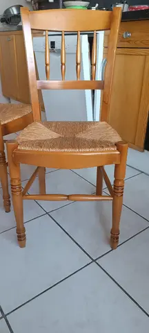 2 chaises en bon état