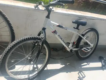 Vélo enfant à réparer