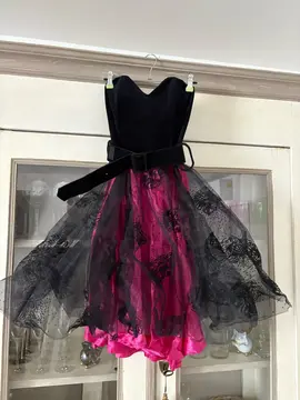Robe T 36/38 en velours, tulle et satin - ne se lave pas