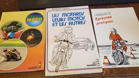 3 livrets pour passer le permis moto