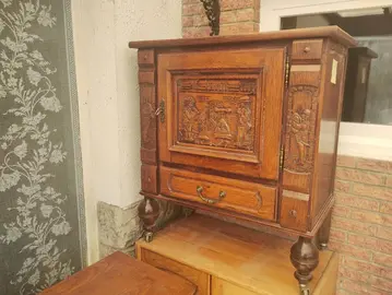 Petit meuble en chêne