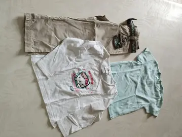 pantalon et 2 T.shirts 4 ans