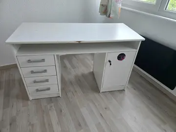 Petit bureau avec tiroirs