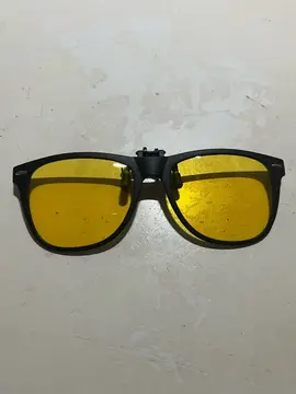 clips lunettes jaunes