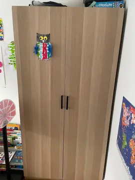 Armoire IKEA avec tiroirs