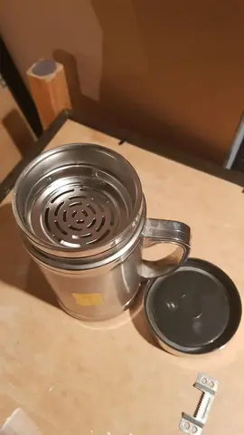 tasse a thé métallique