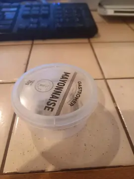 petite boite en plastique avec couvercle