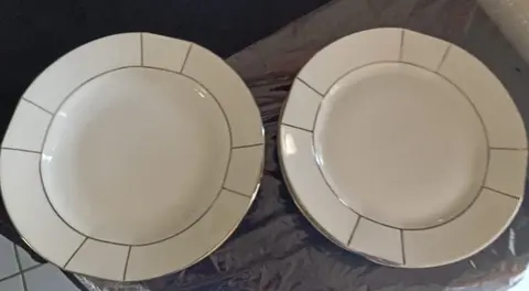 assiettes plates et creuse