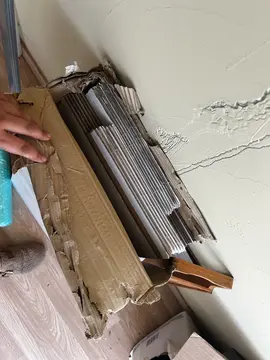 deux cartons avec des cartons