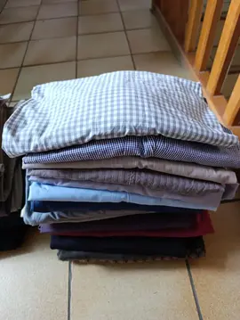 Lot de chemises, chemisettes et pulls