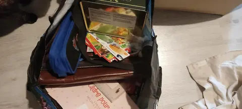 Lot de tout...crayons, cadre, boîtes, photophores etc...