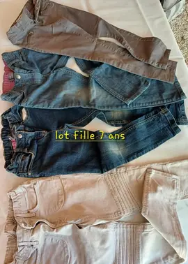 7/8 ans Fille. Jeans, robes, bas de survêtement
