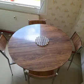 Table de cuisine et 4 chaises