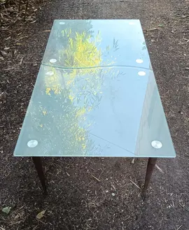 2 tables en verre Ying-Yang
