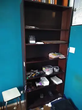 2 étagères identiques