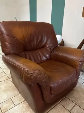 donne fauteuil et canapé cuir buffle