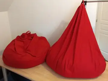2 Poufs poire rouges