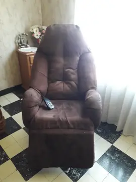 Fauteuil en nubuc médicalisé electrique