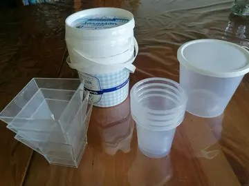 Recipients plastique