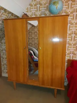 Armoire avec penderie