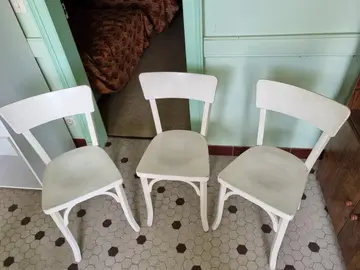 3 chaises bois