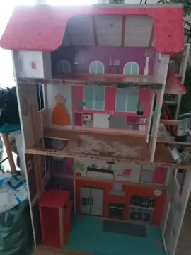 maison de poupée 1,40 cm à custumiser