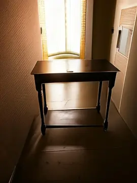 Table en bois peinte