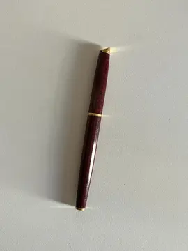 Stylo plume à la mine légèrement tordue
