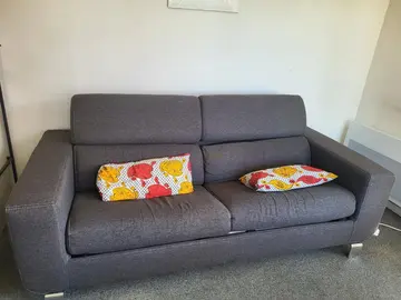 Canapé lit et ses coussins