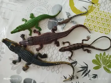 animaux en plastique (a)