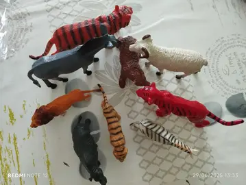 Animaux en plastique (b)