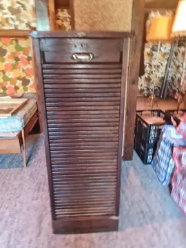 meuble étroit