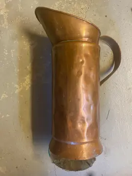 broc en cuivre environ 60 cm de haut, fond à ressouder