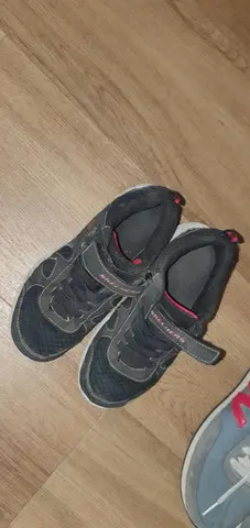 baskets noires sketchers t35