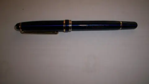 Plusieurs stylos de publicité Naval