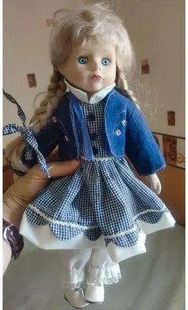 Poupée en porcelaine