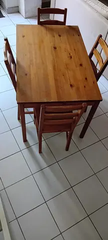 Table et 4 chaises