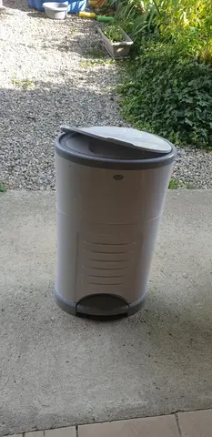 Poubelle à couches