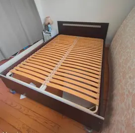 lit 2 places
