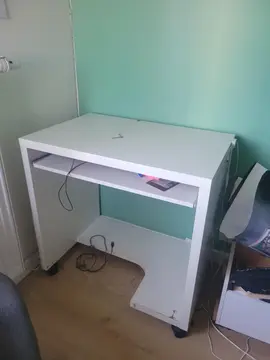 bureau blanc à roulettes