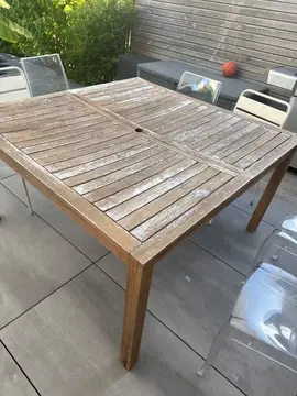 table en bois extérieur
