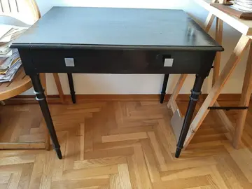 Petit bureau en bois